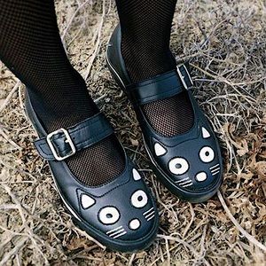TUK Kitty face Mary Janes size 10